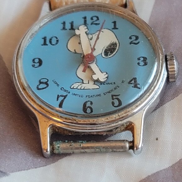 Peanuts 1958 United Feature Syndicate Snoopy Mechanical Watch Needs Band - Picture 2 of 6